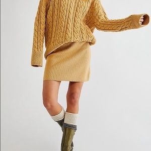 Size Medium. Brand new. Never worn Free People sweater set